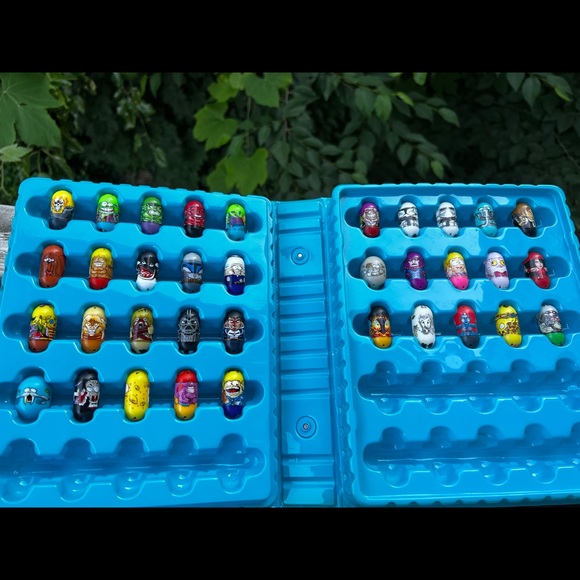 Mighty Beanz Collector Case Series 1 Including 35 Beans - Picture 3 of 3